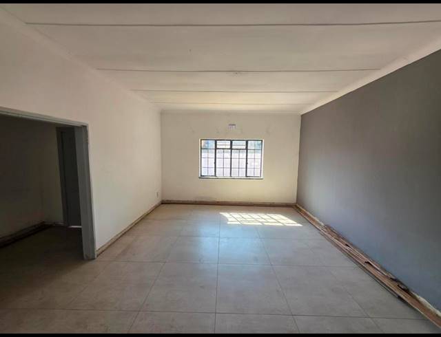 4 BEDROOM HOUSE FOR SALE IN CLAYVILLE EAST